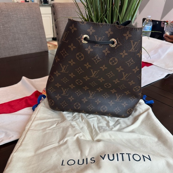 Louis Vuitton Neonoe - Picture 6 of 8
